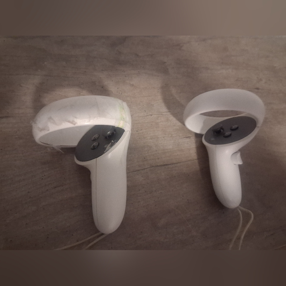 Meta / Oculus Quest 2 VR Controller Pair Left and Right. UNTESTED- PARTS ONLY!!!